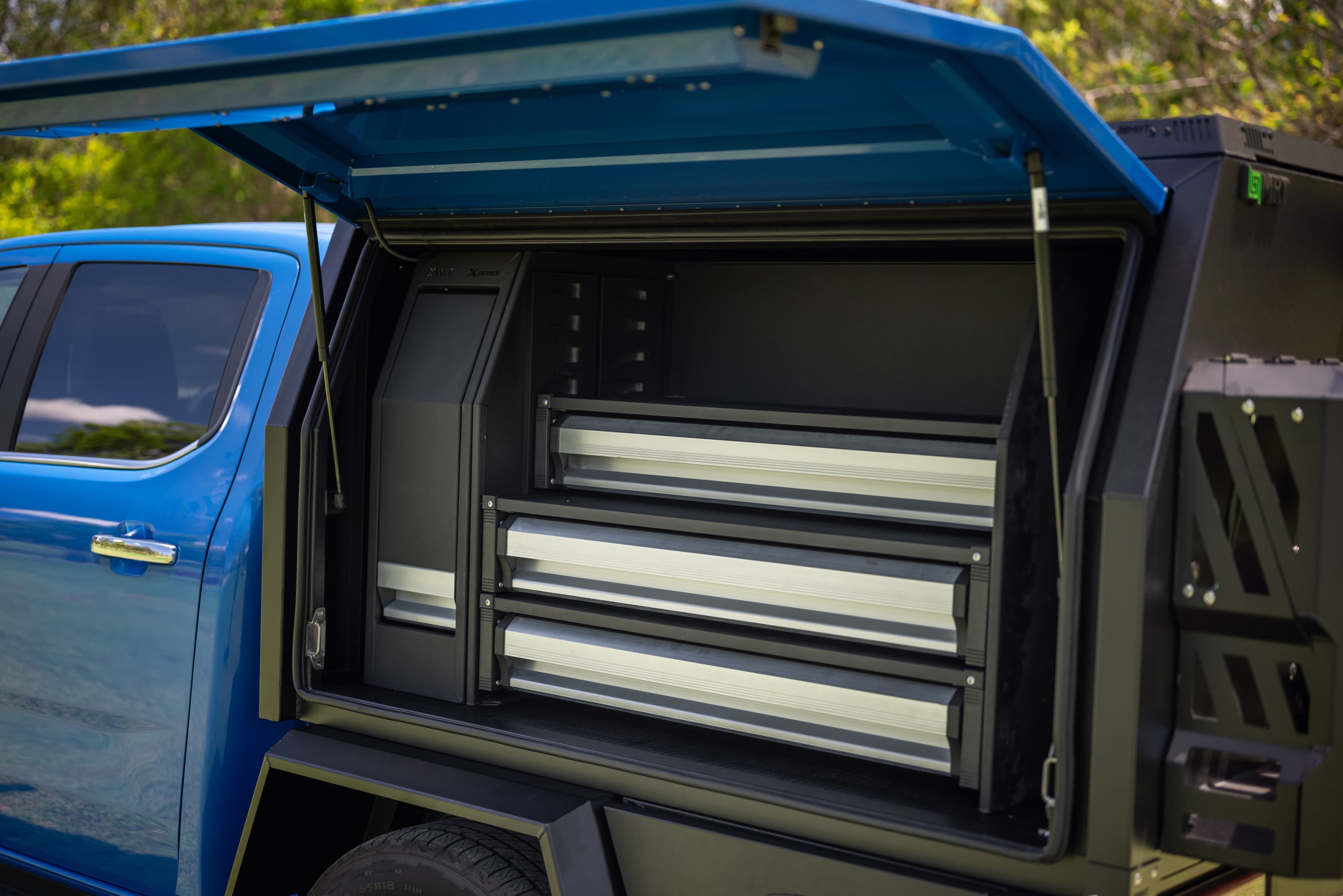 DXP-B canopy drawer in use